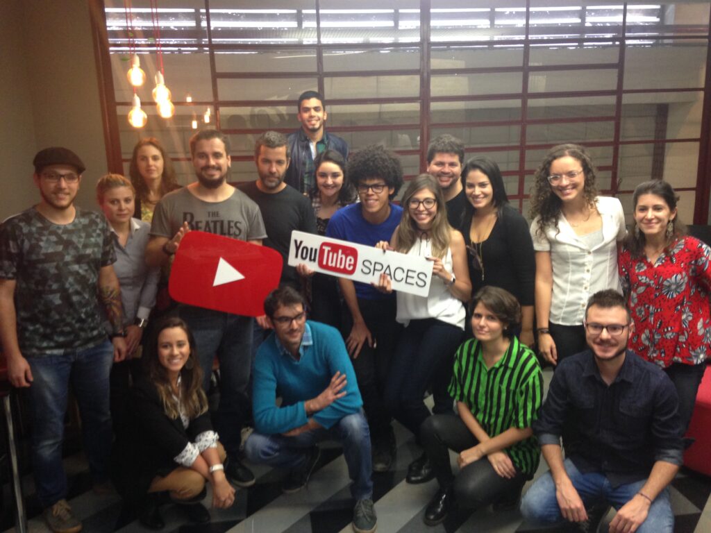 João Wainer and students from the online course at YouTube Space. (Marina Estarque/Knight Center)